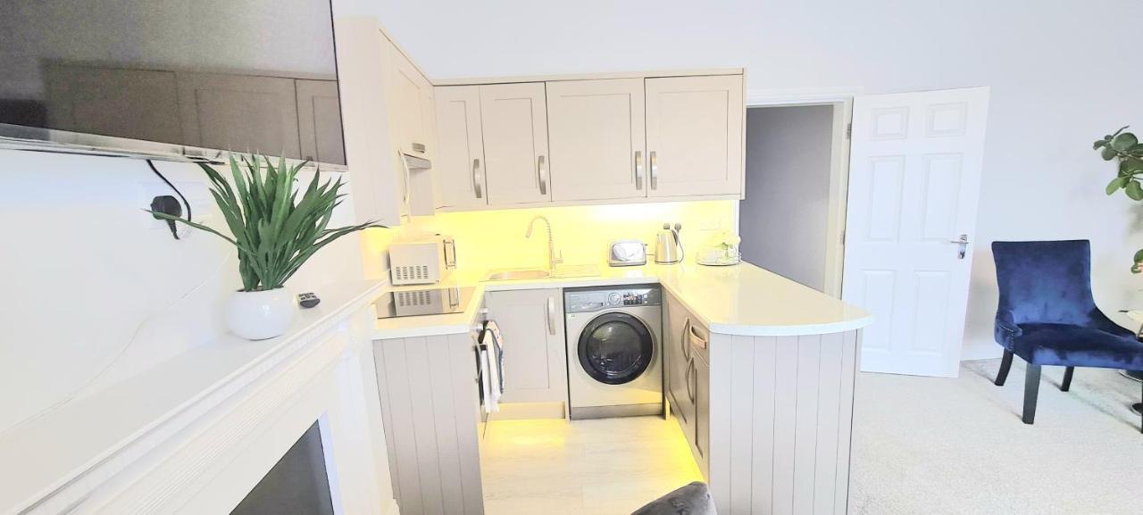 Spacious 3 Bed Flat Near The Sea With Parking Bournemouth Exterior photo
